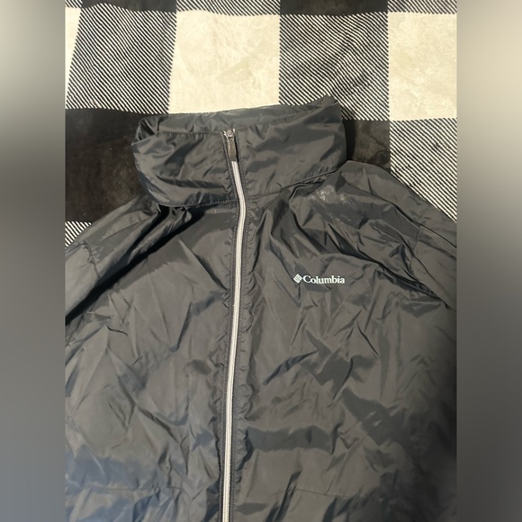 Columbia windbreaker with foldable hood - Picture 2 of 4